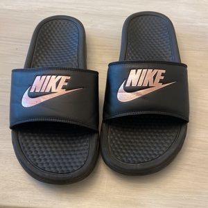 WOMENS NIKE SLIDES SIZE 9